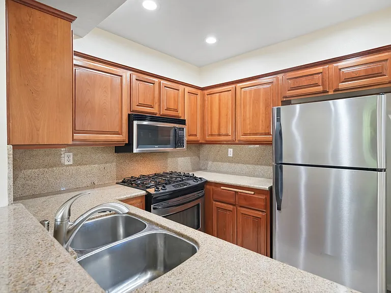 23609 Del Monte Dr #299 — Photo 10