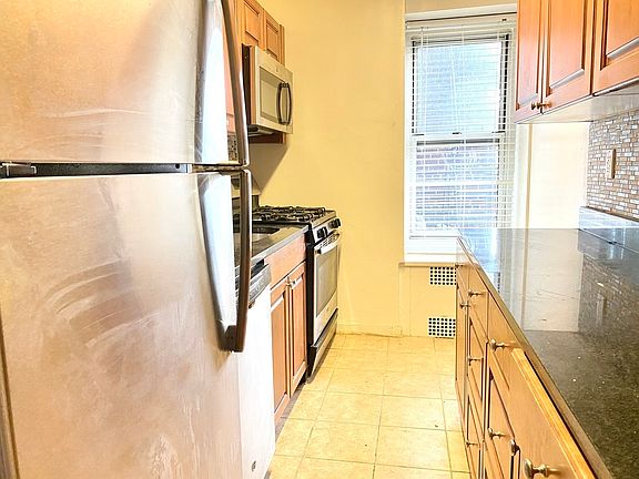 5th image of 6864 Yellowstone Blvd APT B58