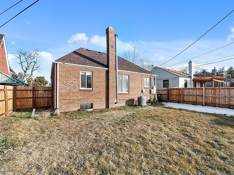 3085 N Clermont St — Photo 31