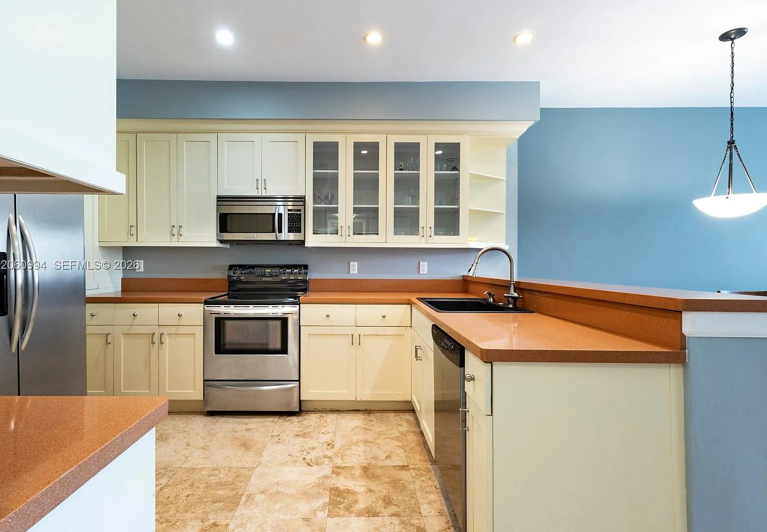 Island Terrace Condo — Photo 2