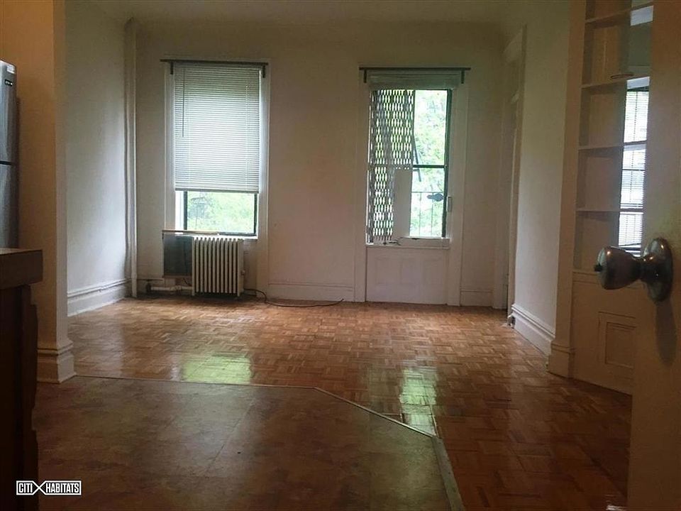 2nd image of 440 W 45th St APT 4R
