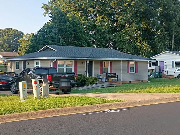 3rd image of 409 Pisgah Ln