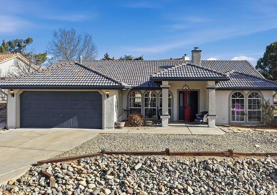 1st image of 929 N Latigo Ln