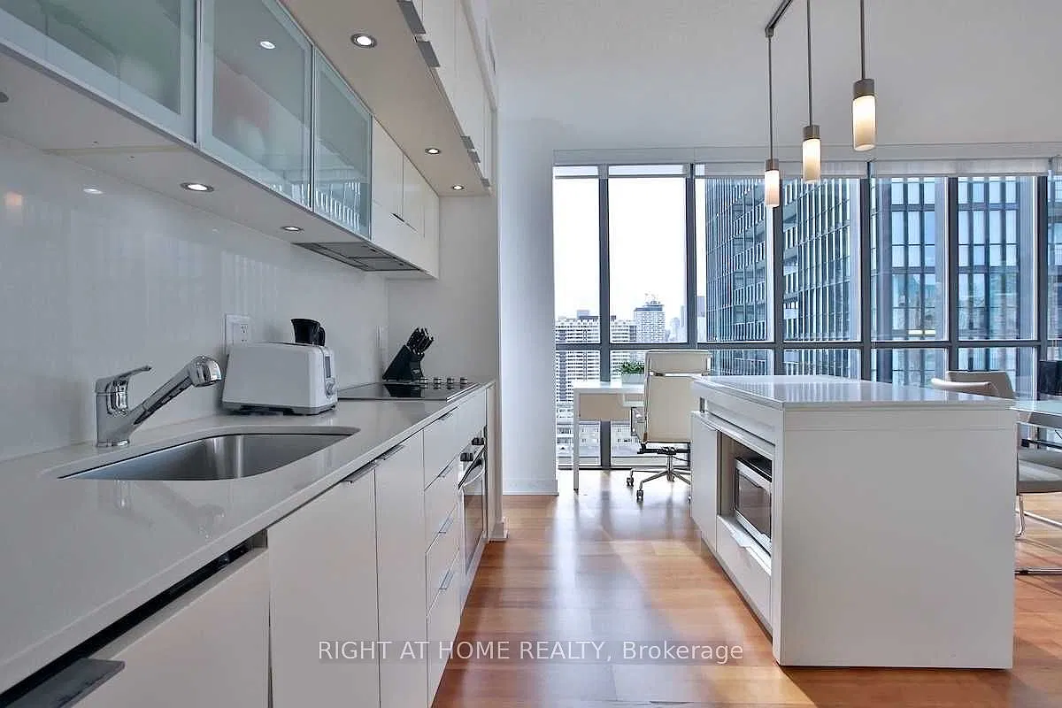 'X' Condos — Photo 3