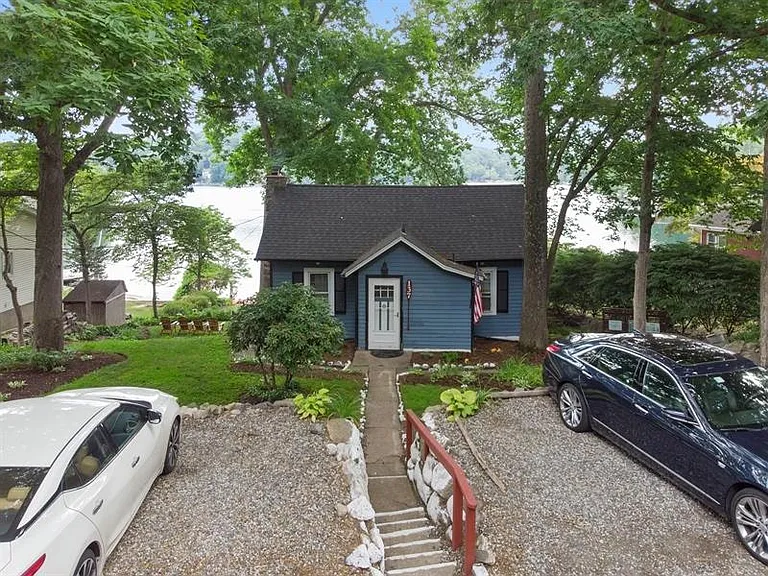 137 Lakeview Ave — Photo 2
