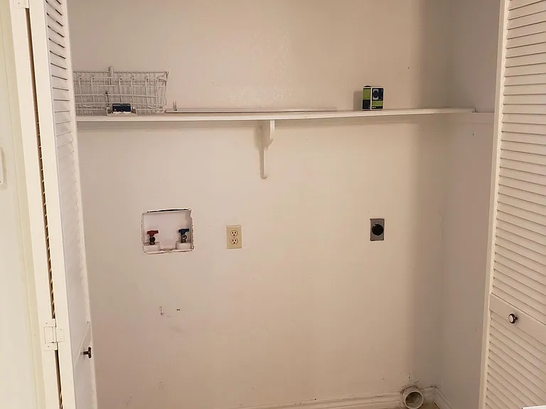 1000 Camelot Dr — Photo 12