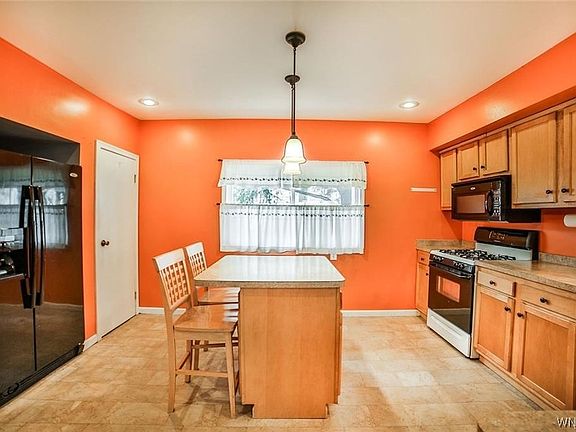 5th image of 117 Hoerner Ave