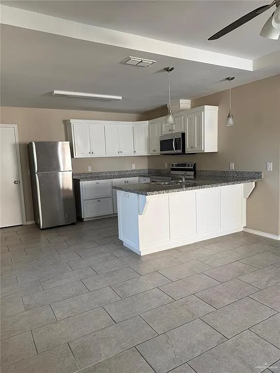 2 bed, 2.0 bath, 3654 sqft, $1,000 — Photo 3