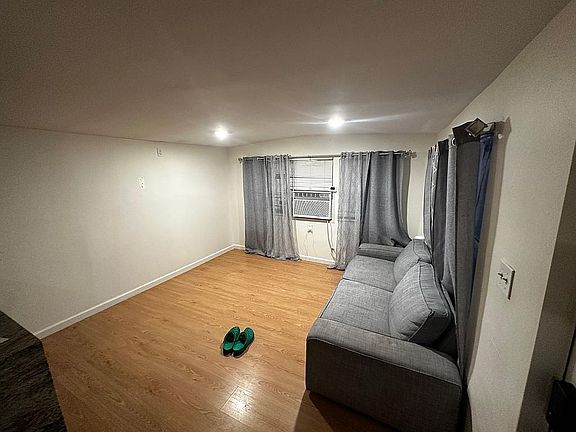 3rd image of 703 Silverstream Cir