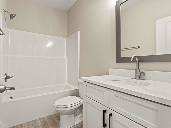 4th image of 25 Greenbriar Ln