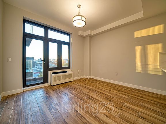 5th image of 3112 24th Ave #2Q
