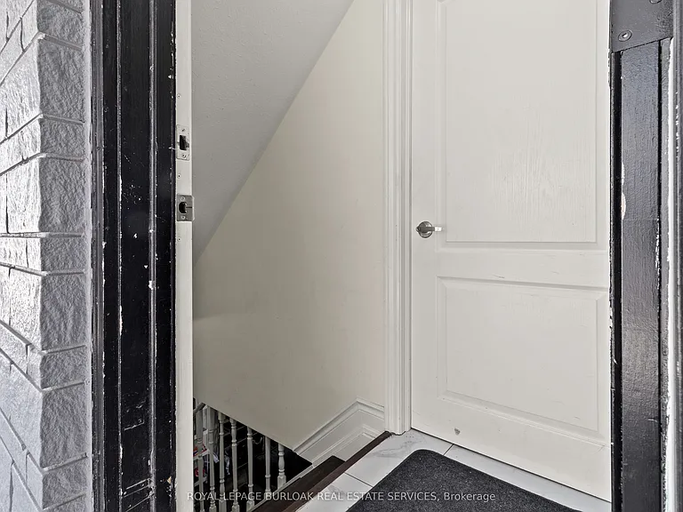 61 Goldfinch Rd #LOWER — Photo 5