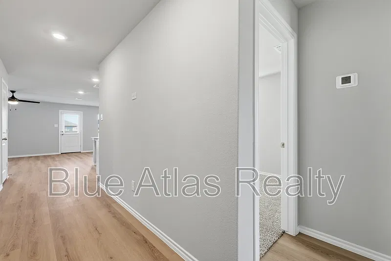 3 bed, 2.0 bath, 1201 sqft, $1,950 — Photo 3