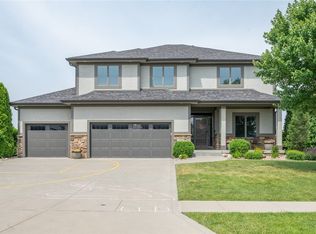 7038 Peckham St, Johnston, IA 50131