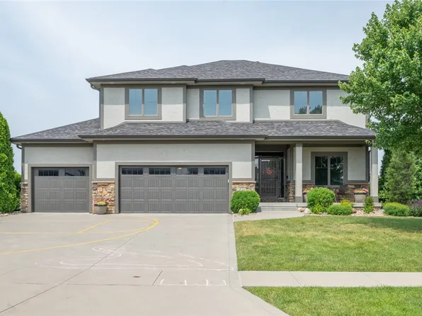 7038 Peckham St, Johnston, IA 50131