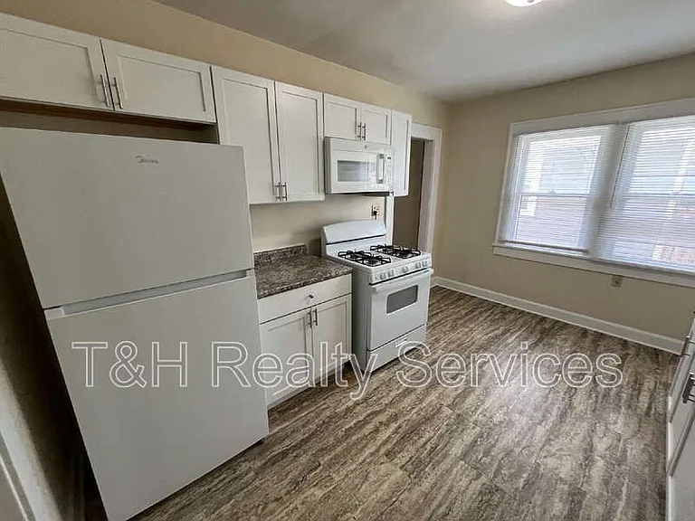 1534 Dawson St — Photo 10