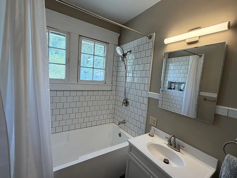 1125 W Jefferson Blvd — Photo 10