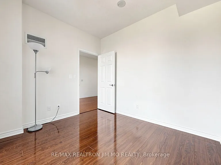 18 Holmes Ave #1606 — Photo 11