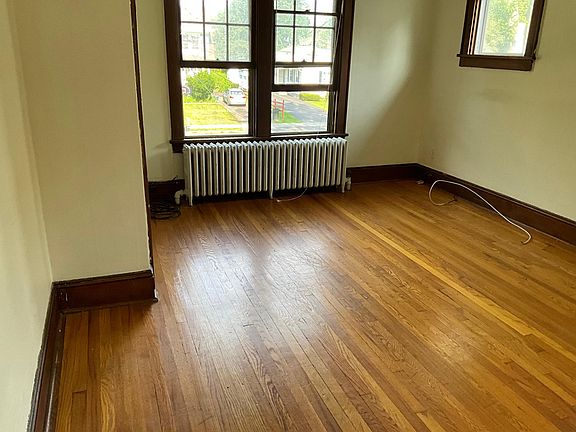 4th image of 20 Norwood Ave Floor 2