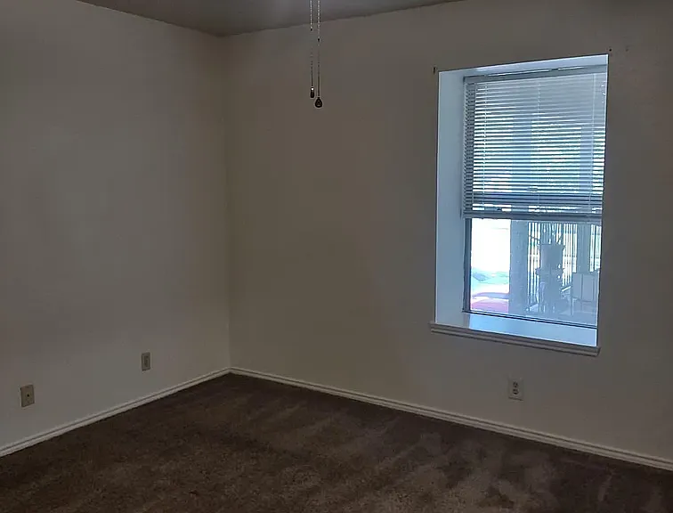 1121 N Locust St #10 — Photo 12