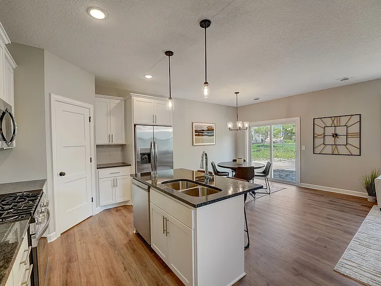1145X W Laketowne Dr NE — Photo 5