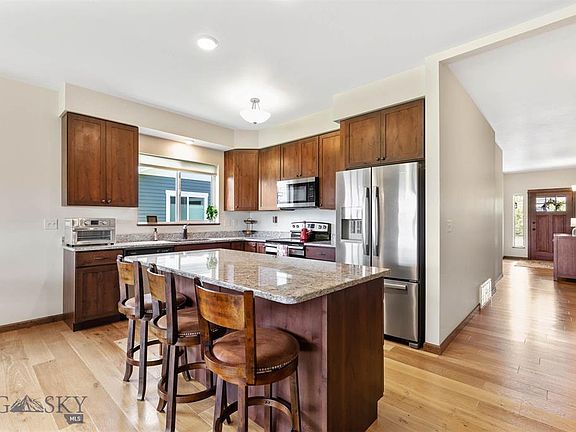 3rd image of 4233 Palisade Dr