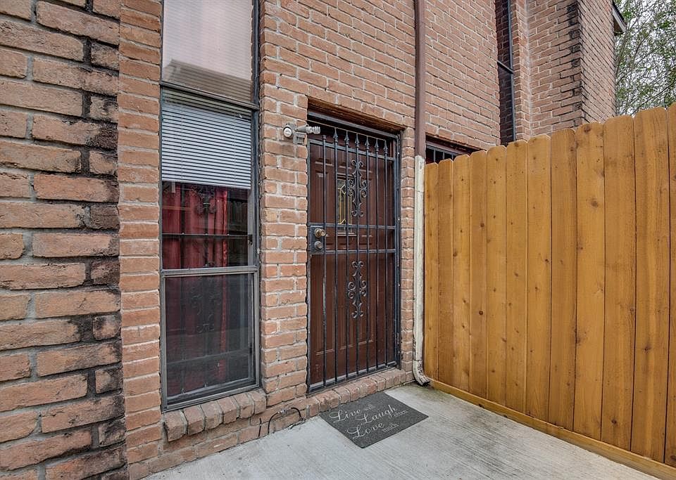 1st image of 10912 Gulf Fwy APT 4