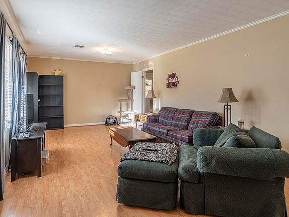 2nd image of 708 Persimmon Dr