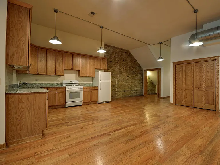 123 N Jefferson St #2R — Photo 4