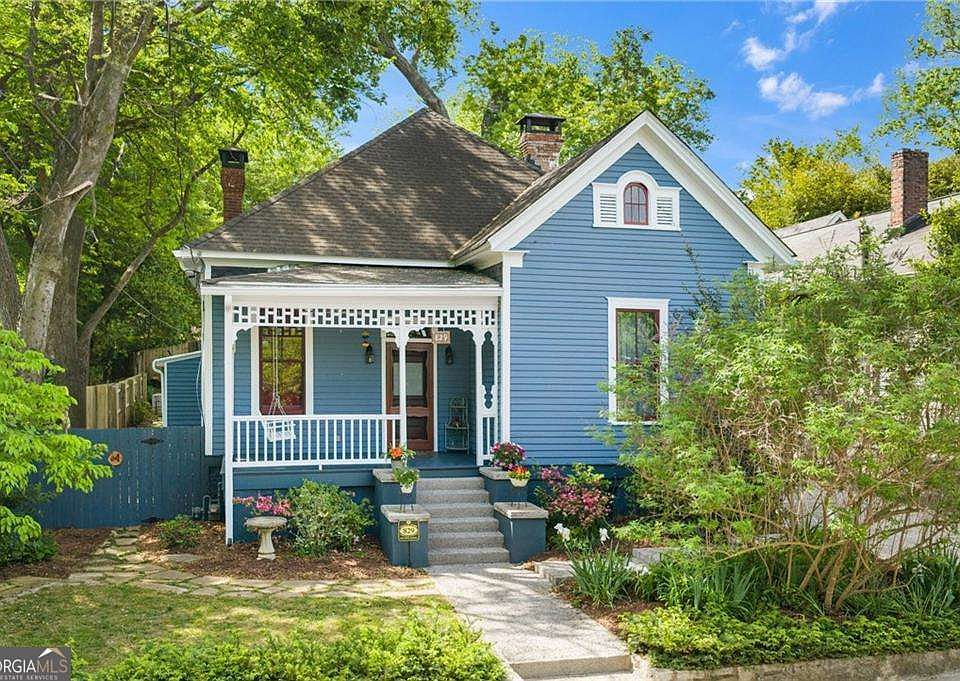 1st image of 829 Ashland Ave NE