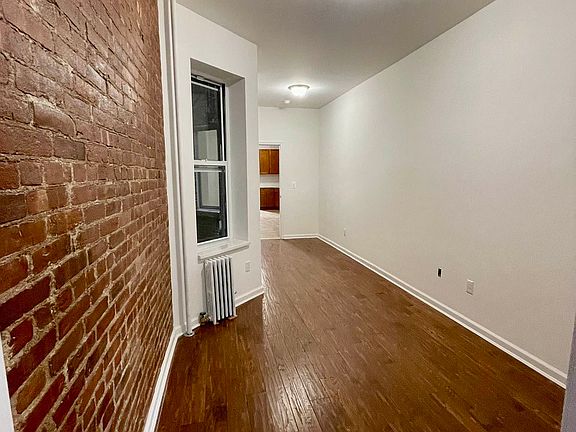 4th image of 13-03 Jackson Ave #2L