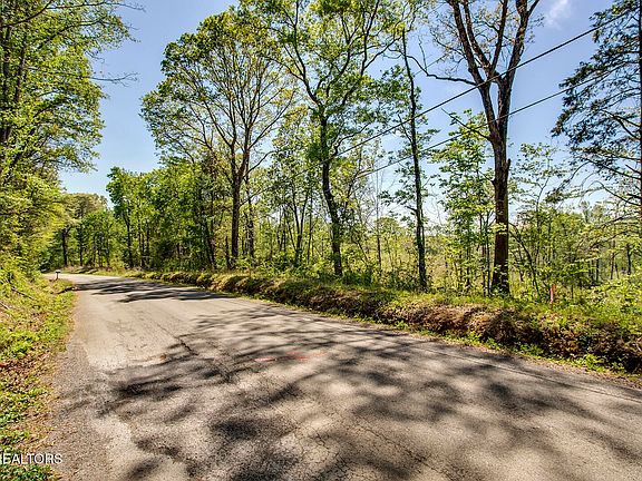 4th image of 567 Oak Grove Rd