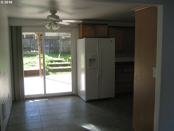 3rd image of 4614 NE Creston Ave