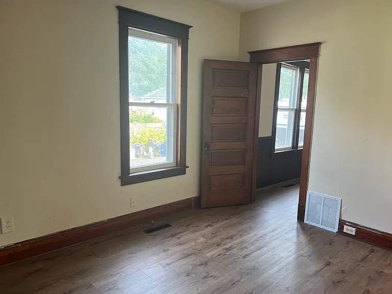 1221 Summit St — Photo 18