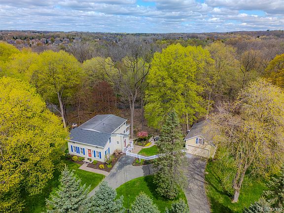 3rd image of 1081 E Tienken Rd