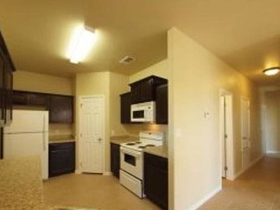 5th image of 4307-B Cambridge Dr