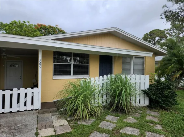 769 95th Avenue N, Naples, FL 34108