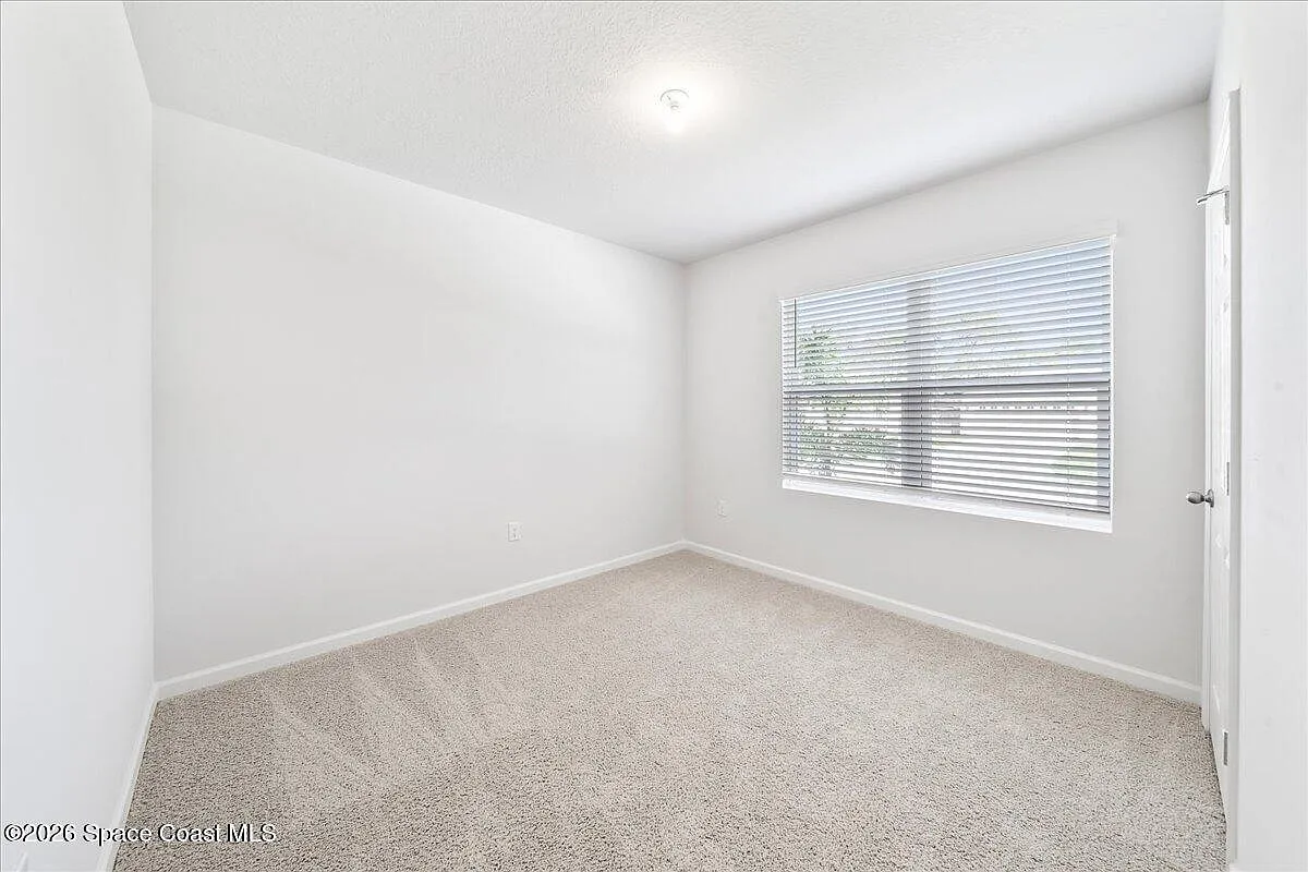 4 bed, 2.0 bath, 1828 sqft, $2,200 — Photo 4