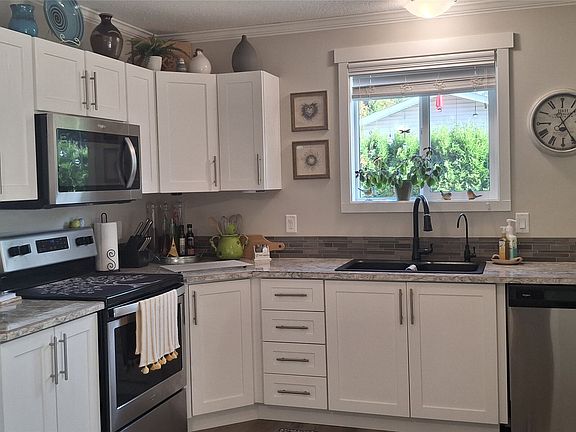 2nd image of 726 Whitehead St
