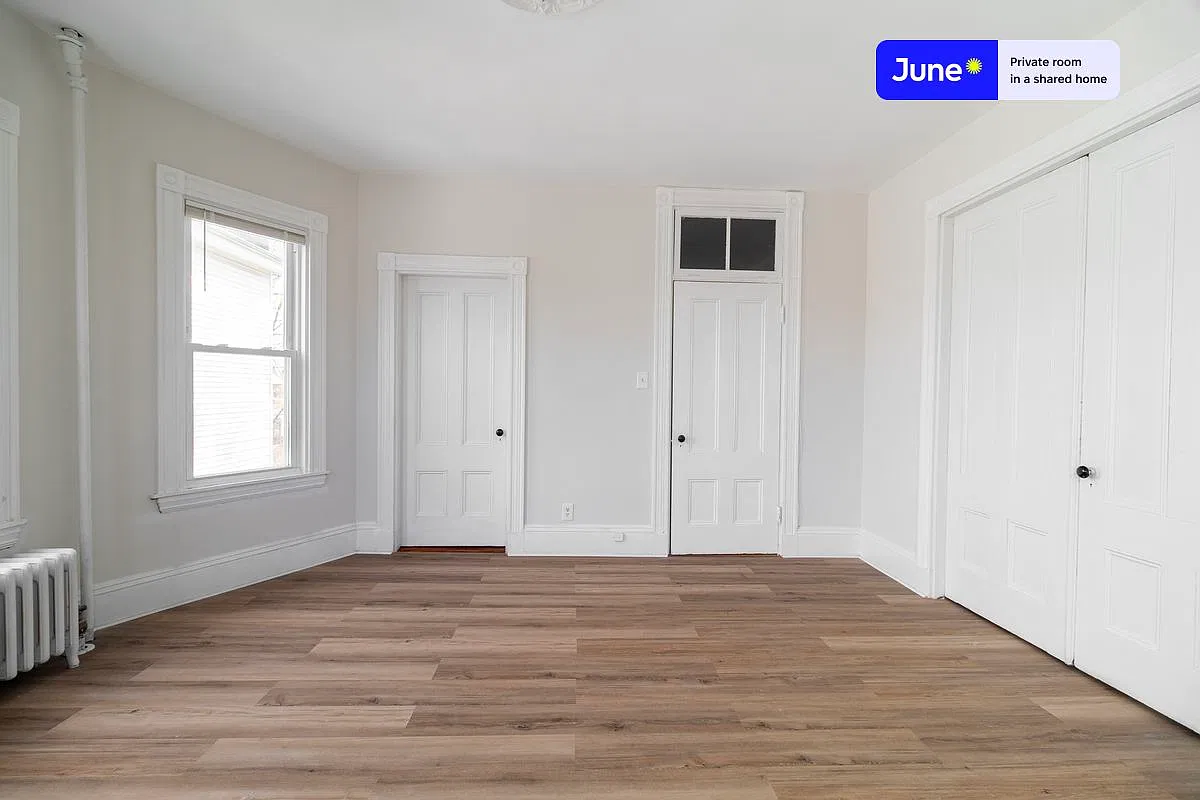 Queen bedroom in 3 bed/1 bath home in Fort Hill #1851 C — Photo 3
