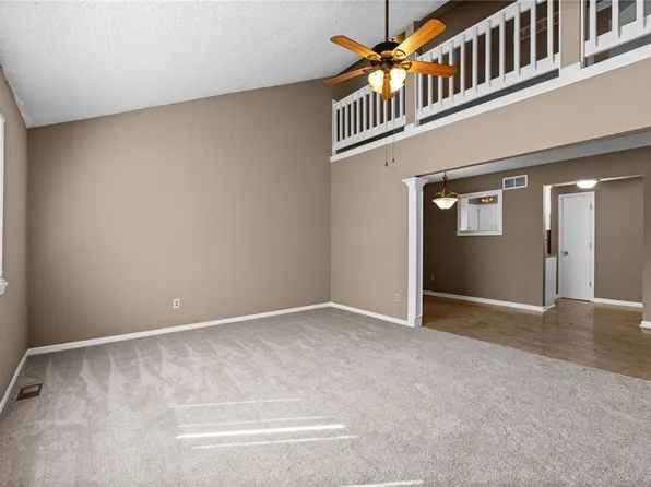 1414 E Mart Way Cir #B, Olathe, KS 66061