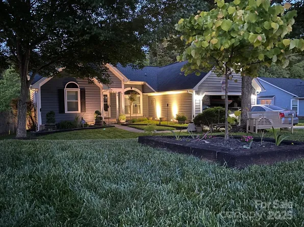 10209 Ashley Farm Dr, Matthews, NC 28105