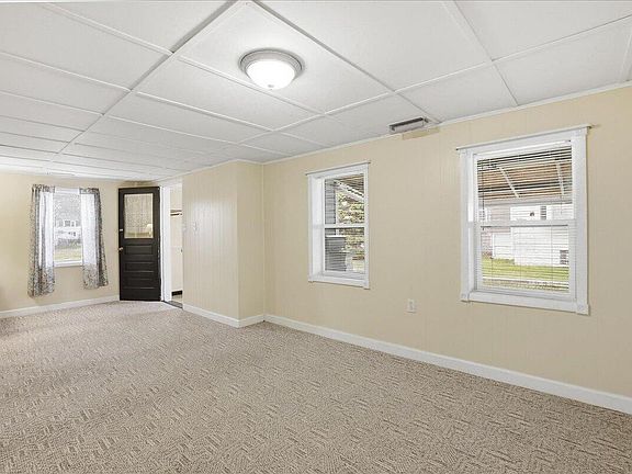 4th image of 2228 Putnam St