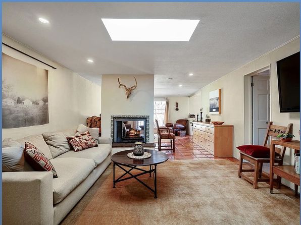 1402A Bishops Lodge Rd