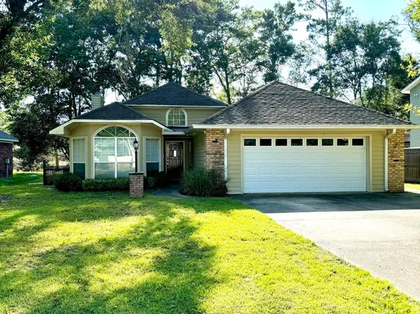 6401 Poco Rd, Ocean Springs, MS 39564