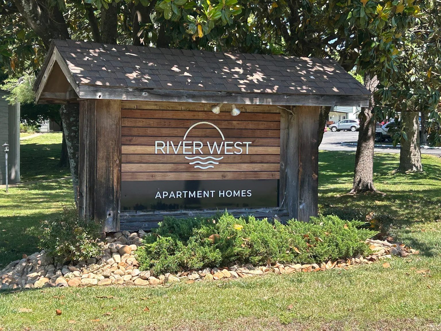 River West Apartments — Photo 2