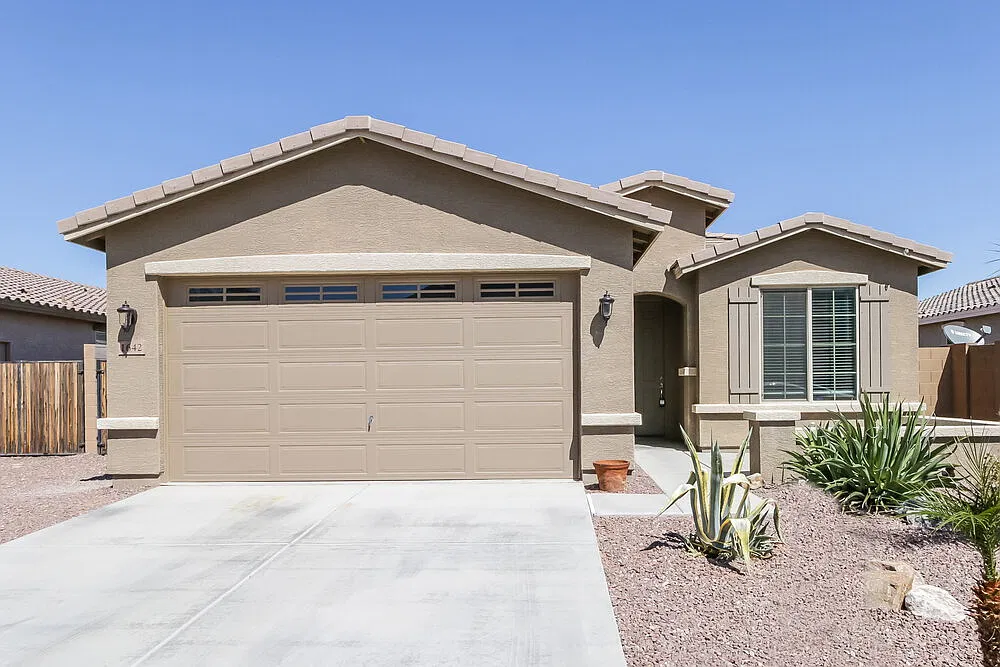 3 bed, 2.0 bath, 1706 sqft, $2,155 — Photo 1
