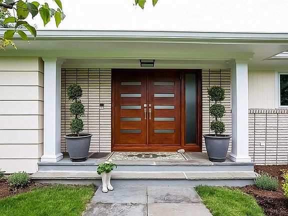 5th image of 1403 Newfield Ave