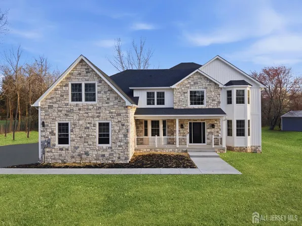 3 Siena Pl, Monroe Township, NJ 08831