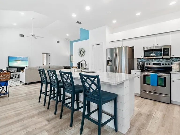 7112 Falcons Glen Blvd — Photo 16